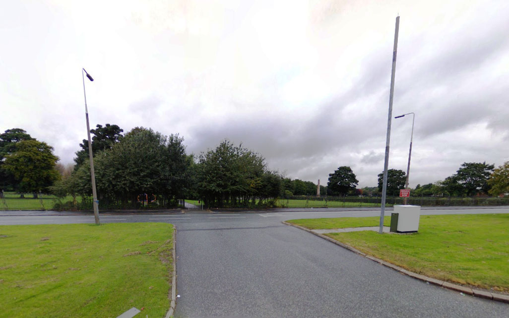 The entrance to Springfield Park, once the entrance to Springfield House, as seen in September 2008 on Google StreetView