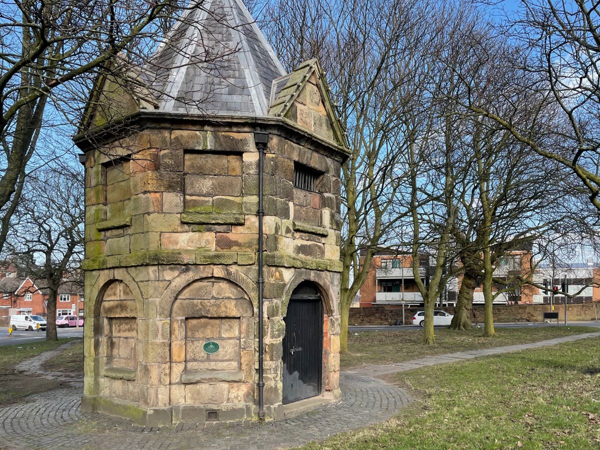 A photo of Wavertree Lock-up, a one-room, octagonal, sandstone building